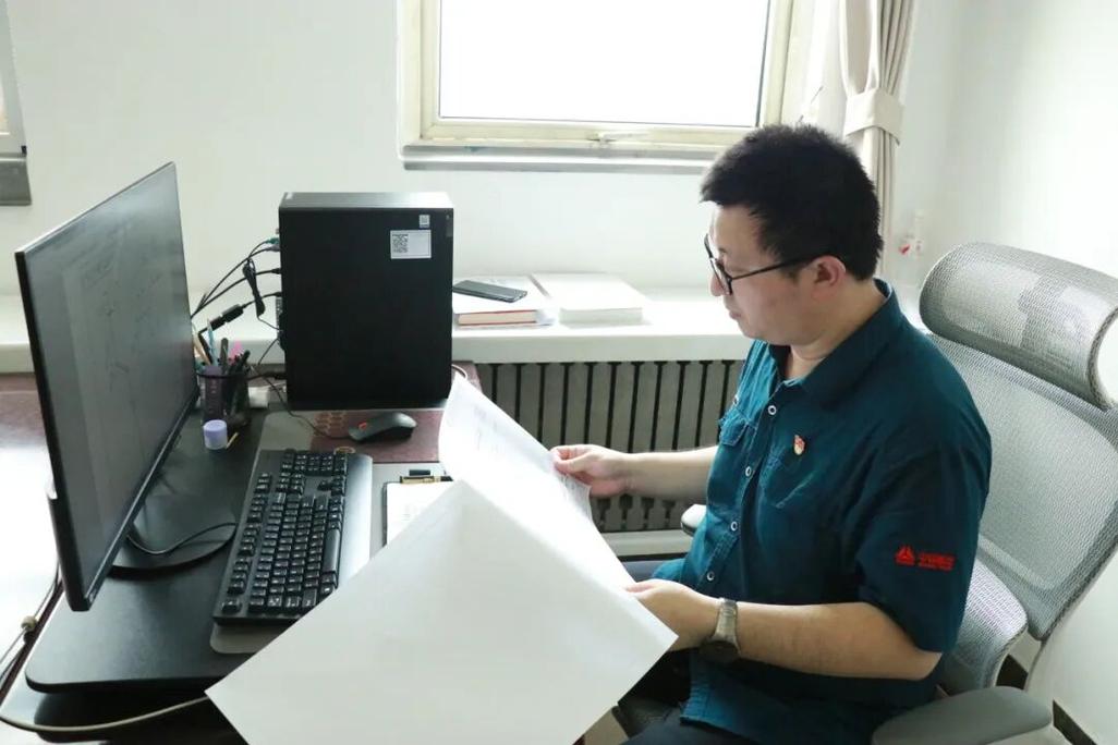 榜样如炬映初心丨向身边的"两优一先"学习