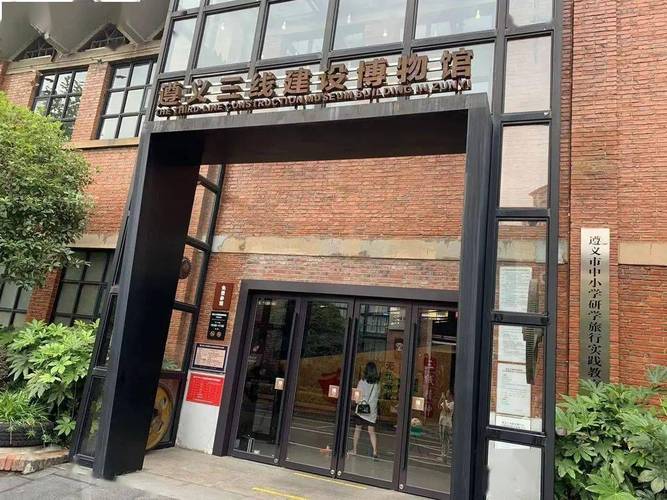 "岐黄薪火护健康,微光成炬映初心" 实践队聆听完革命老兵的红色故事